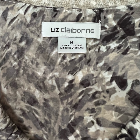 NWOT Liz Claiborne Black Gray Beige White Watercolor Short Sleeve Blouse Size M - Picture 6 of 7